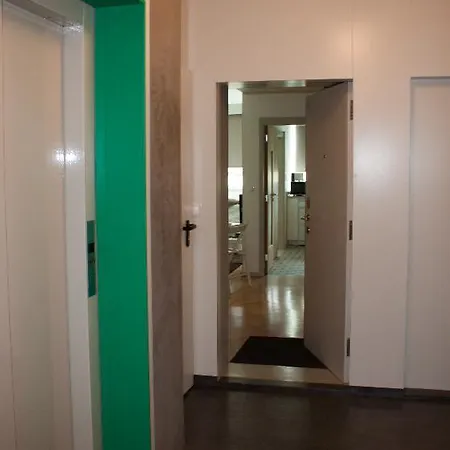 アパート ビナパートメンツ トリンダーデ *